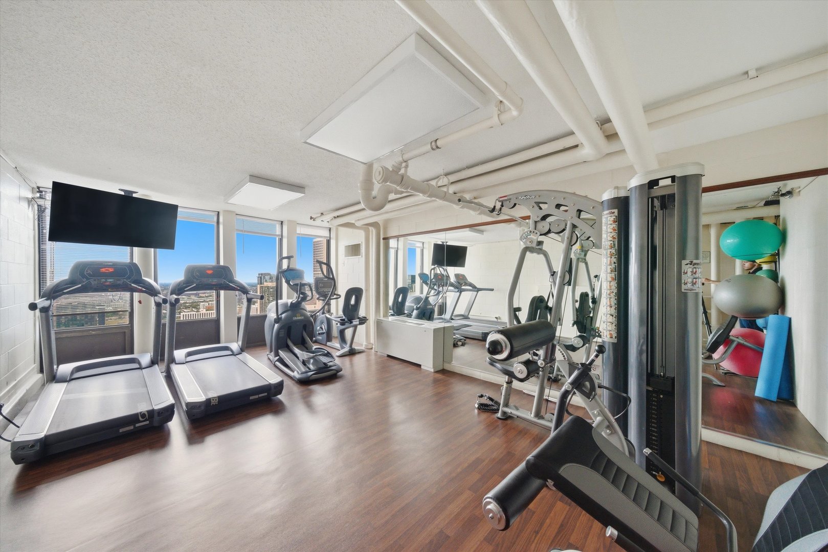 100 E Walton Street Unit: 27D