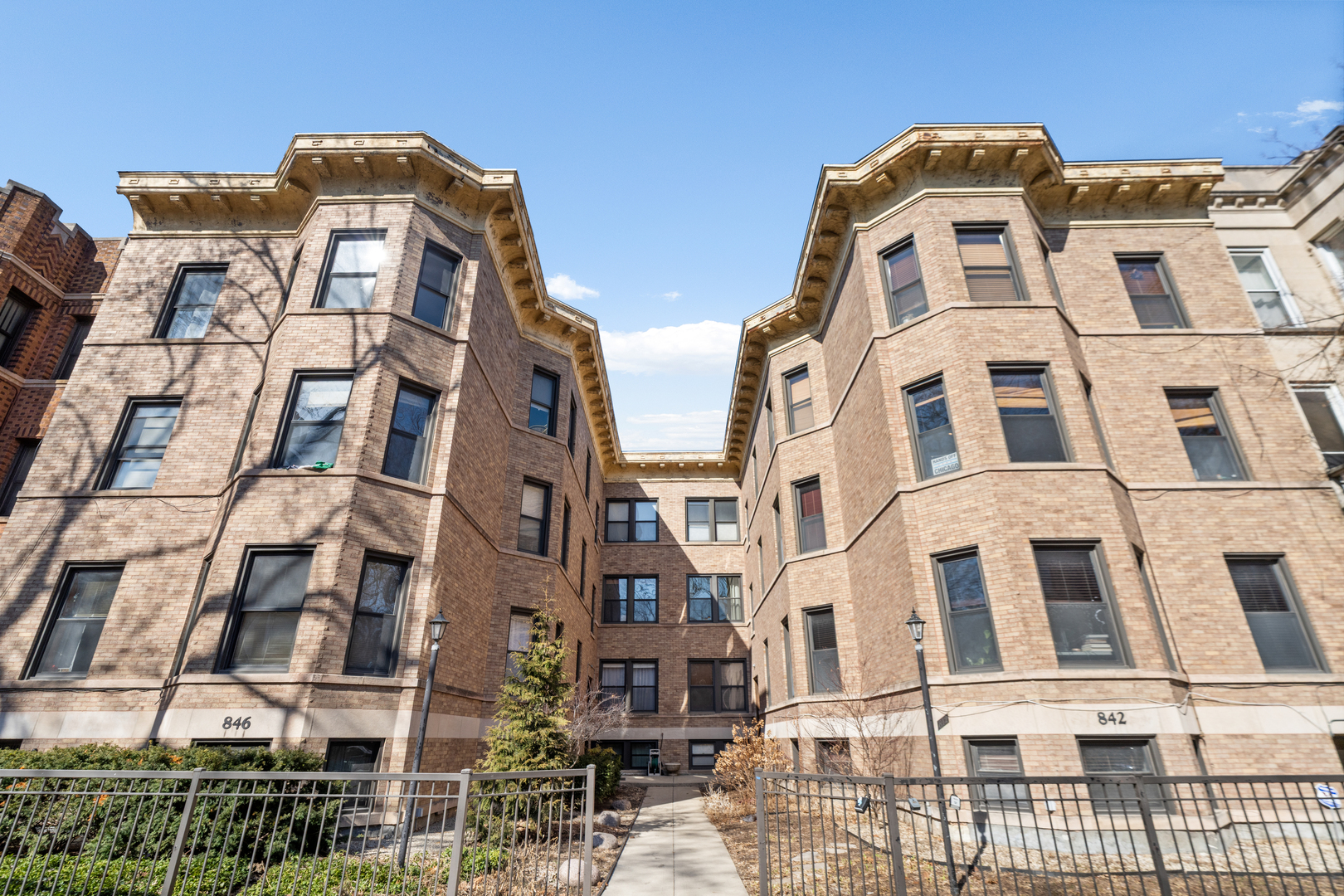 846 W Newport Avenue Unit: 1N