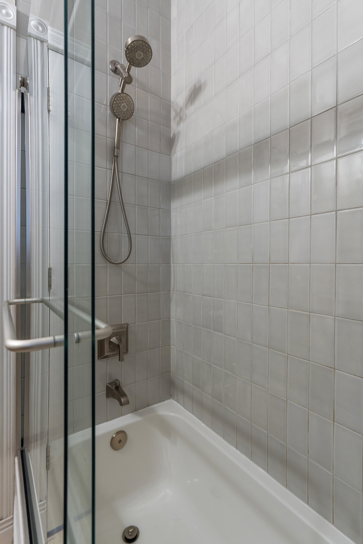 846 W Newport Avenue Unit: 1N