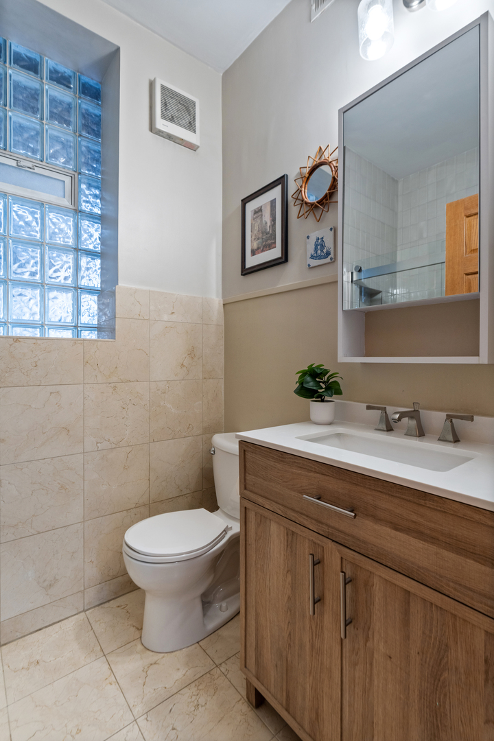 846 W Newport Avenue Unit: 1N