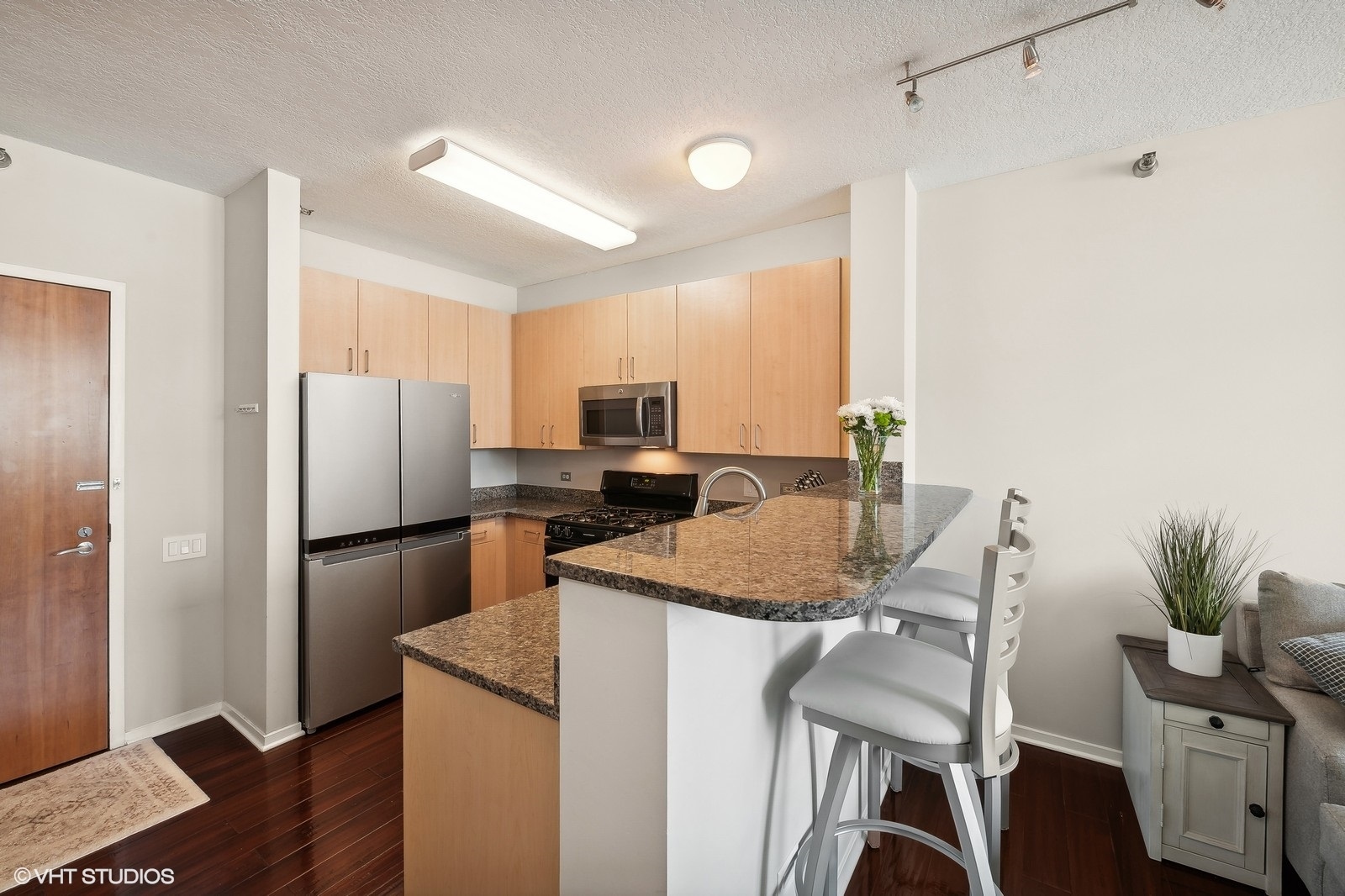 600 N Kingsbury Street Unit: 1004