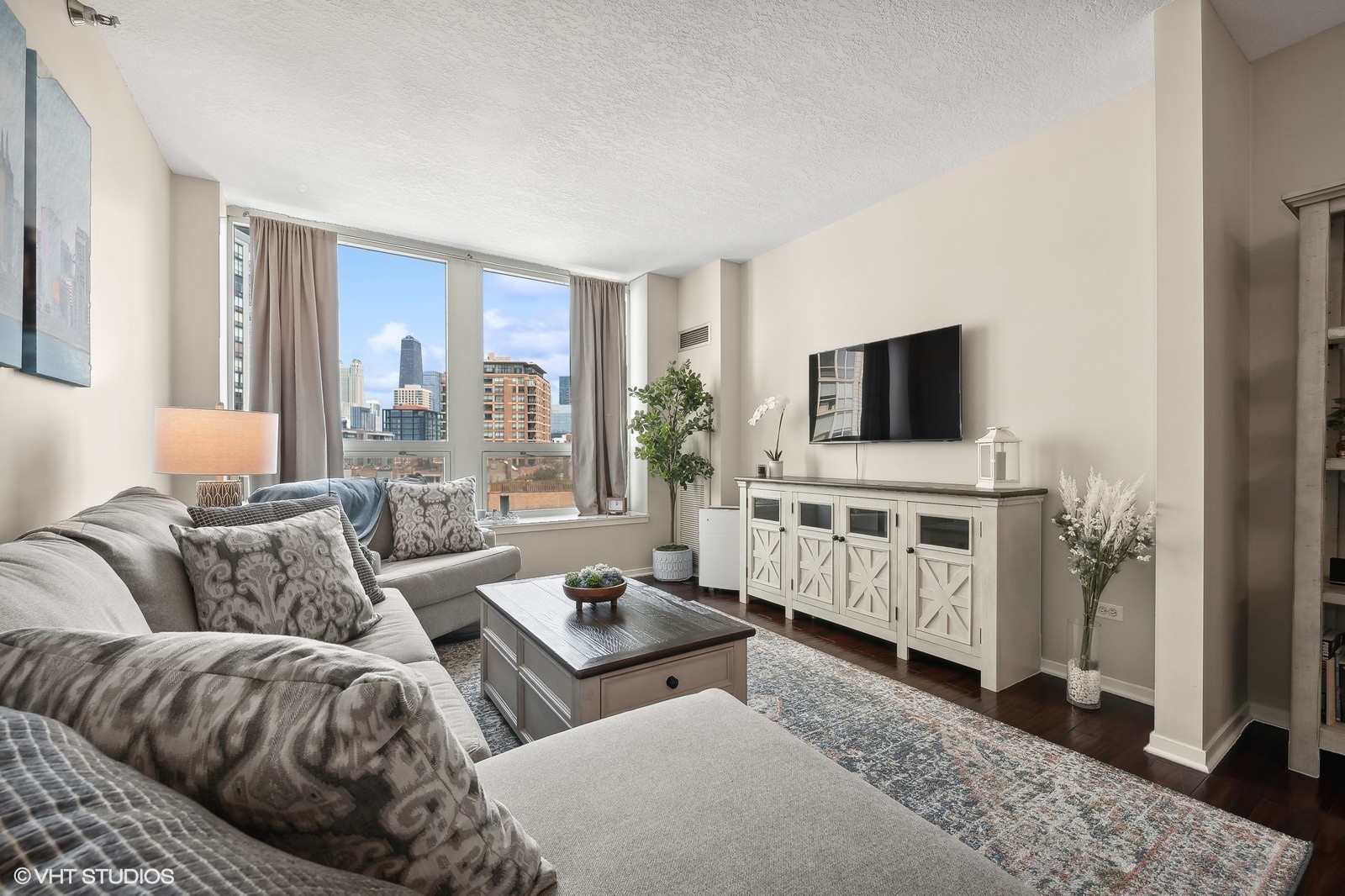 600 N Kingsbury Street Unit: 1004