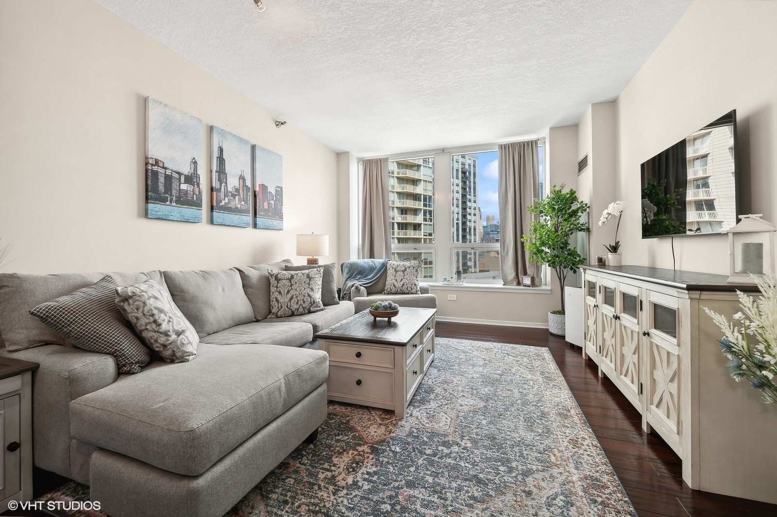 600 N Kingsbury Street Unit: 1004