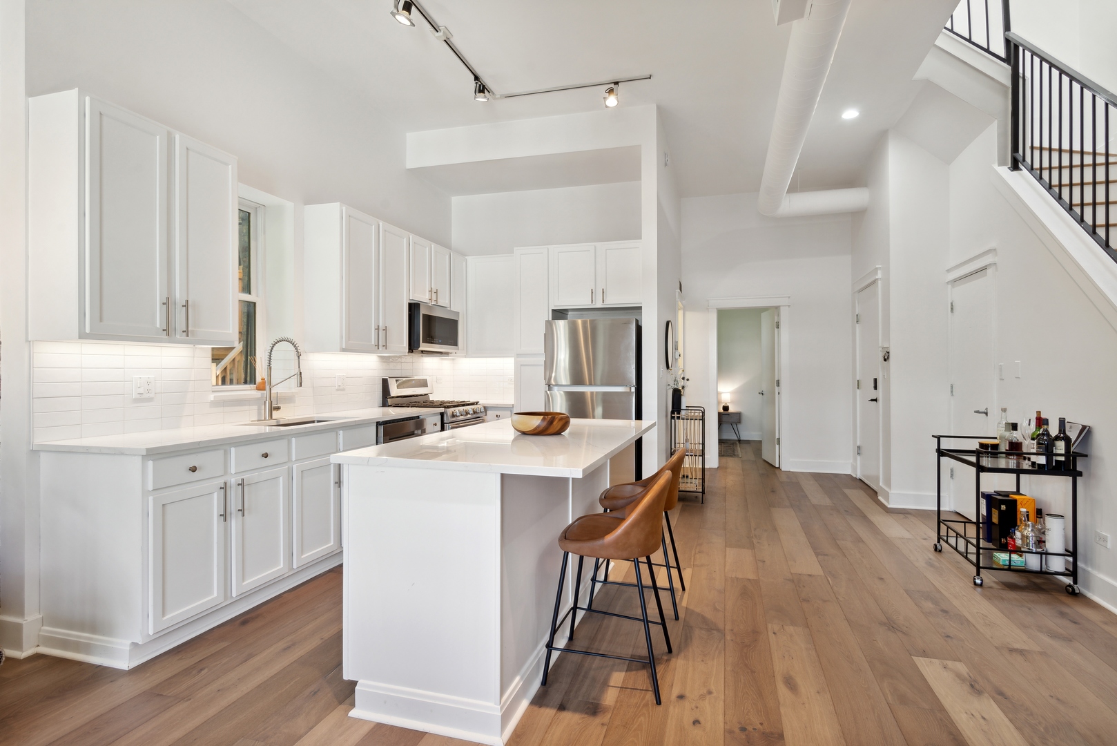 1243 N Wolcott Avenue Unit: 6