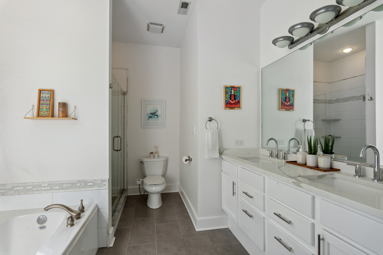 1243 N Wolcott Avenue Unit: 6