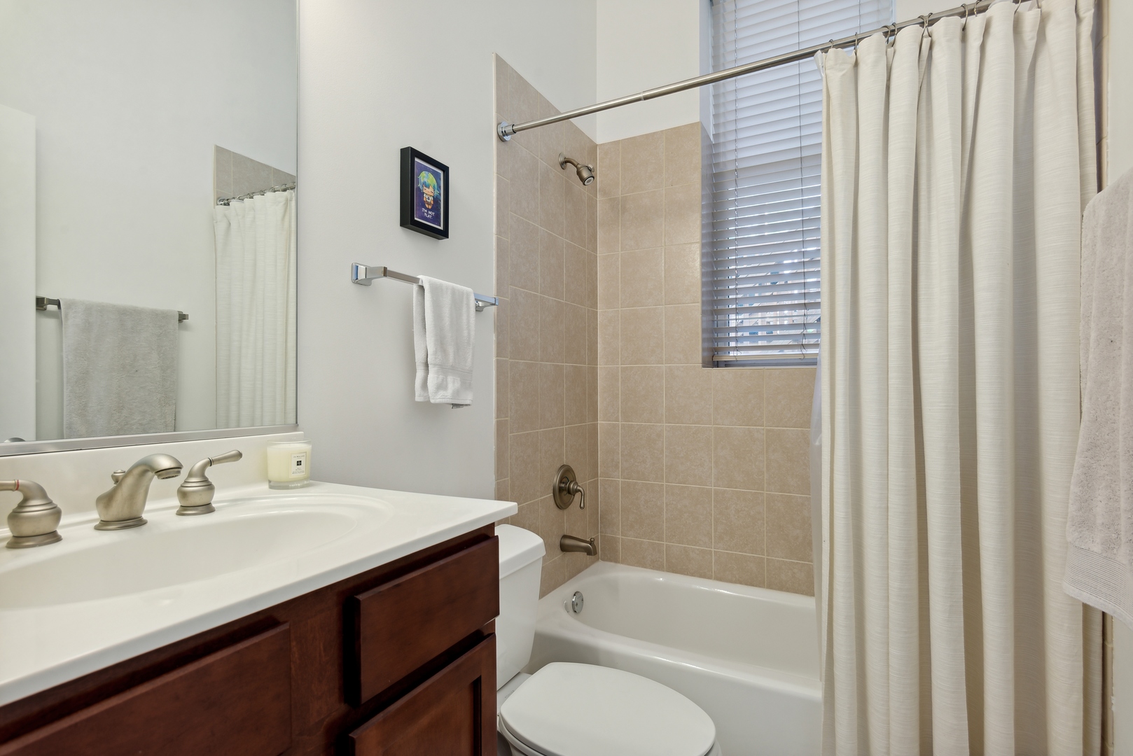 1243 N Wolcott Avenue Unit: 6
