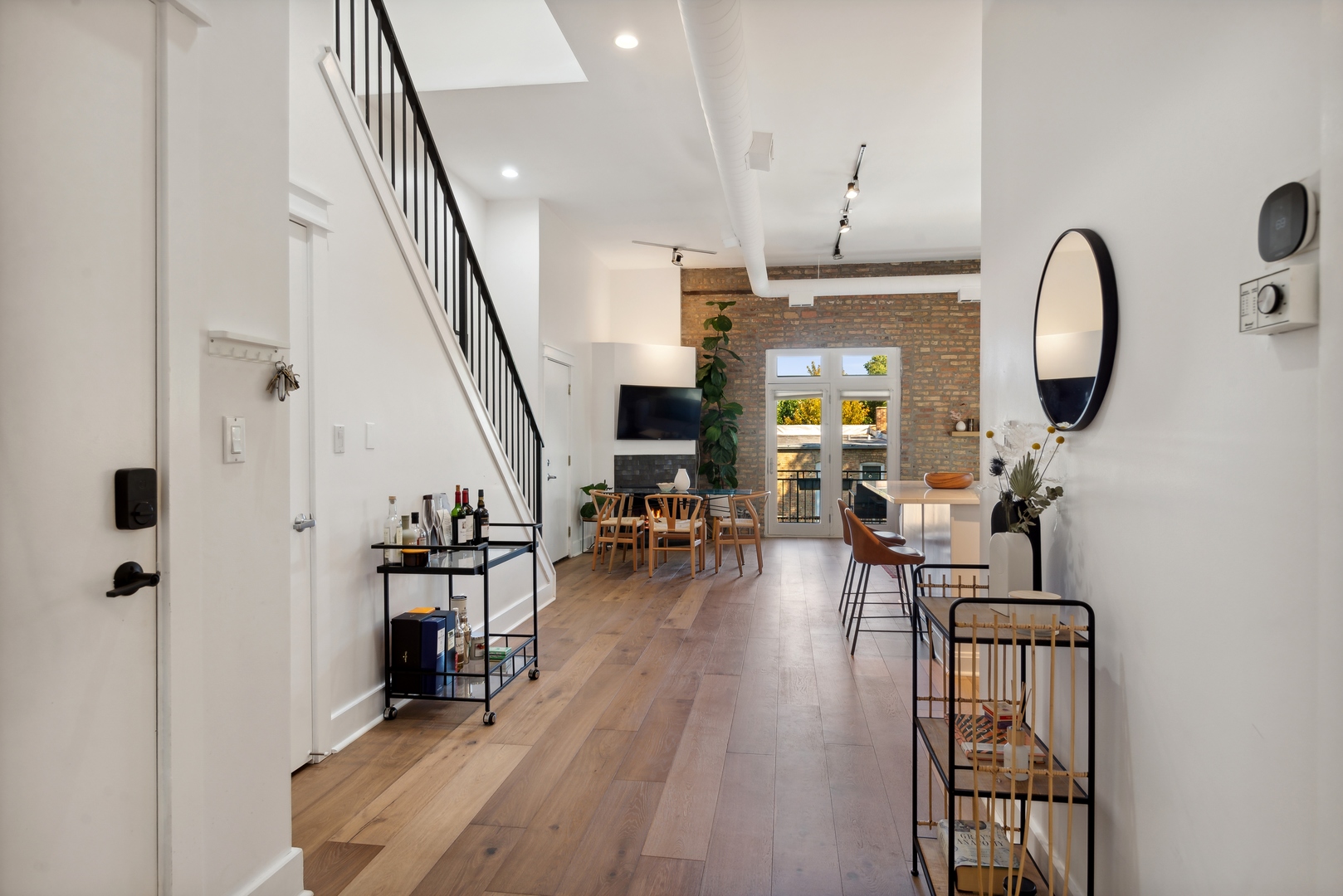 1243 N Wolcott Avenue Unit: 6