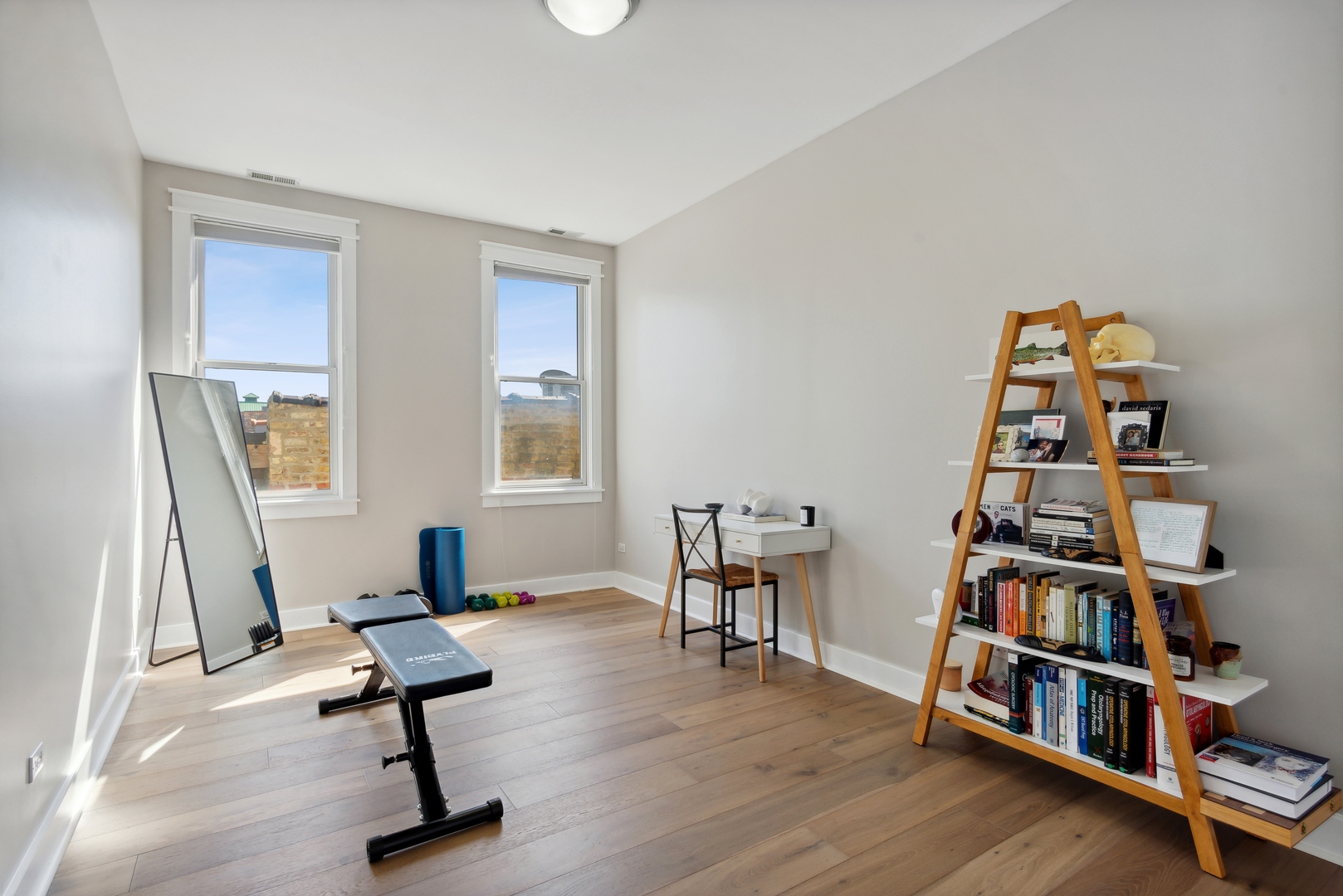 1243 N Wolcott Avenue Unit: 6