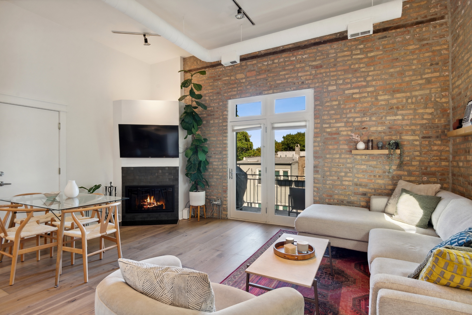 1243 N Wolcott Avenue Unit: 6