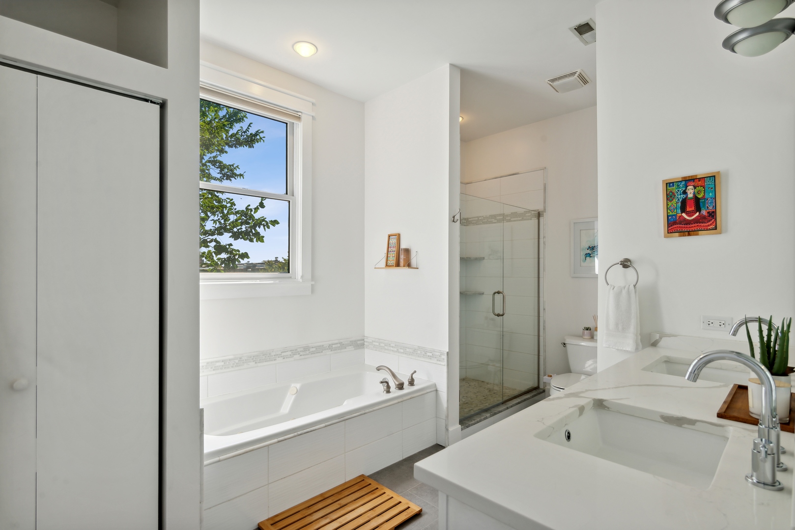 1243 N Wolcott Avenue Unit: 6