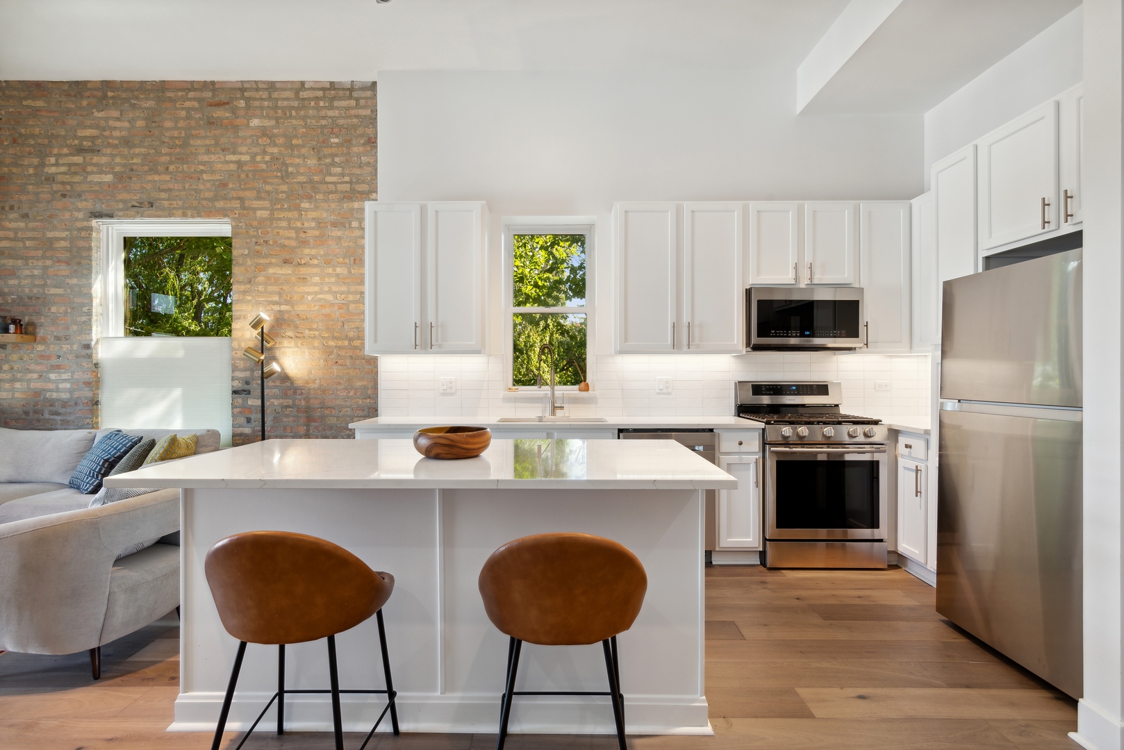 1243 N Wolcott Avenue Unit: 6
