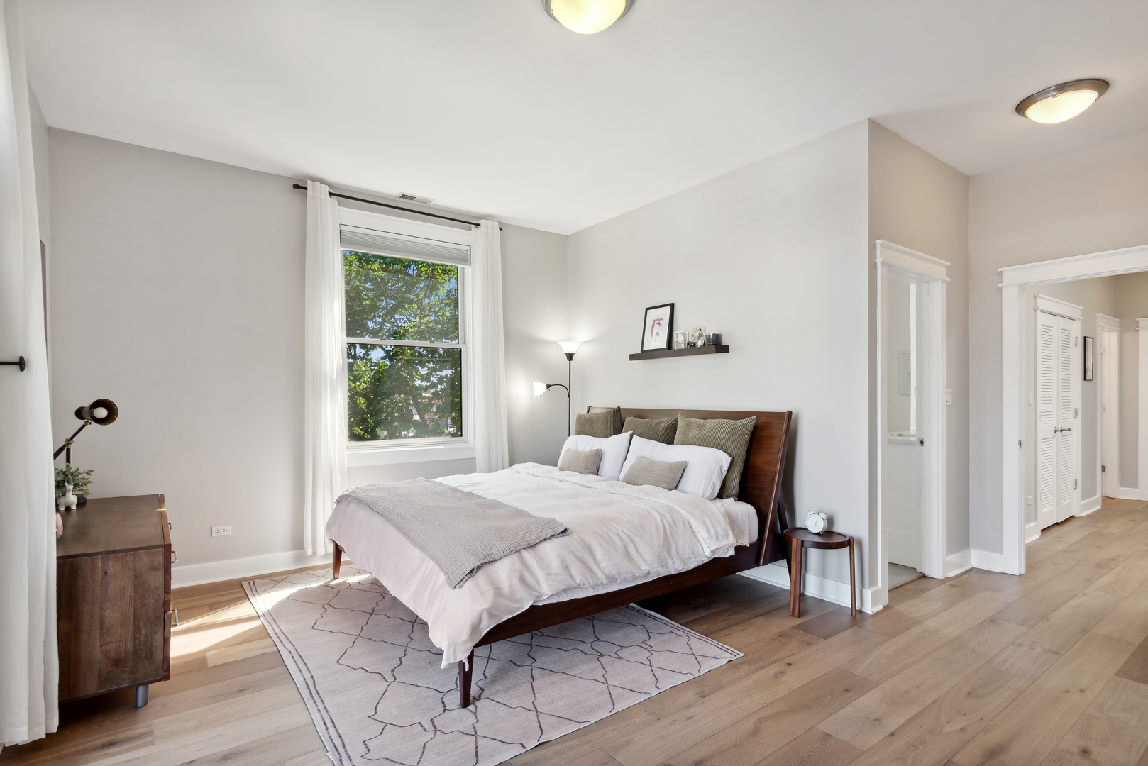 1243 N Wolcott Avenue Unit: 6
