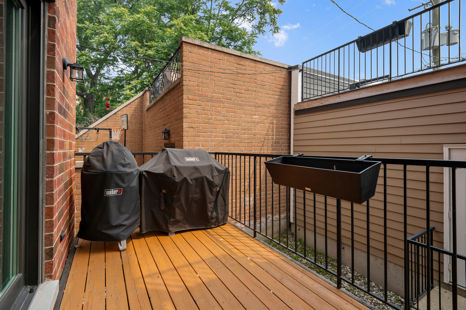 2333 N Southport Avenue Unit: 1