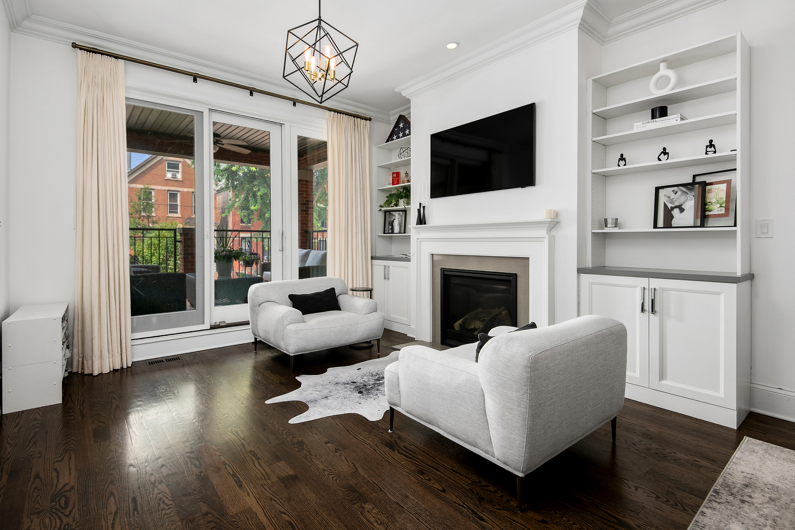 2333 N Southport Avenue Unit: 1
