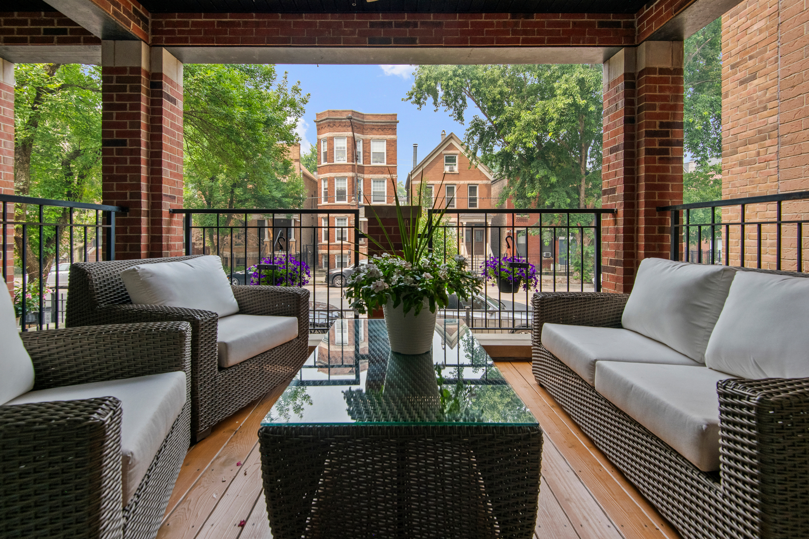 2333 N Southport Avenue Unit: 1