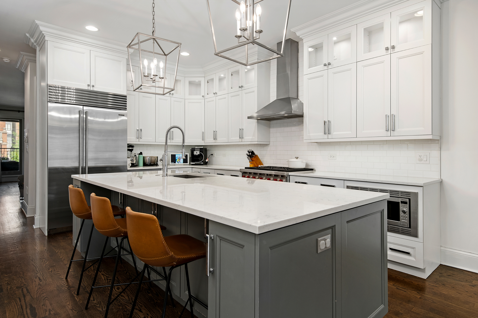 2333 N Southport Avenue Unit: 1
