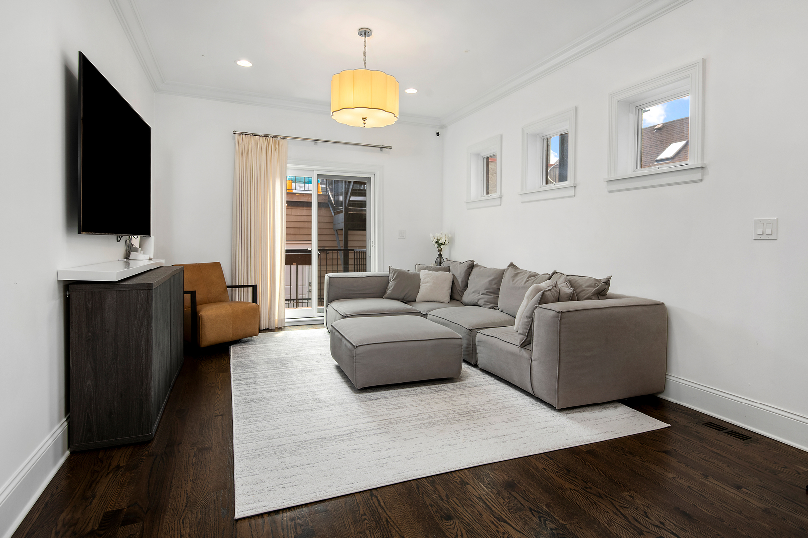 2333 N Southport Avenue Unit: 1