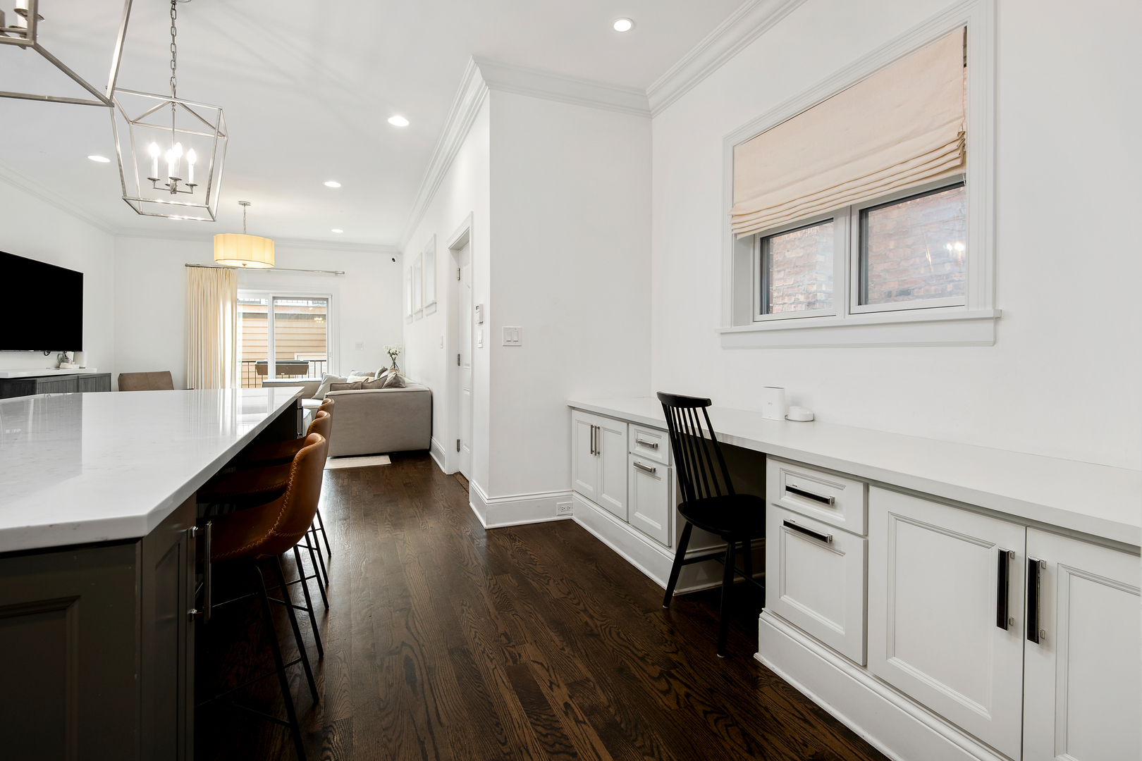 2333 N Southport Avenue Unit: 1