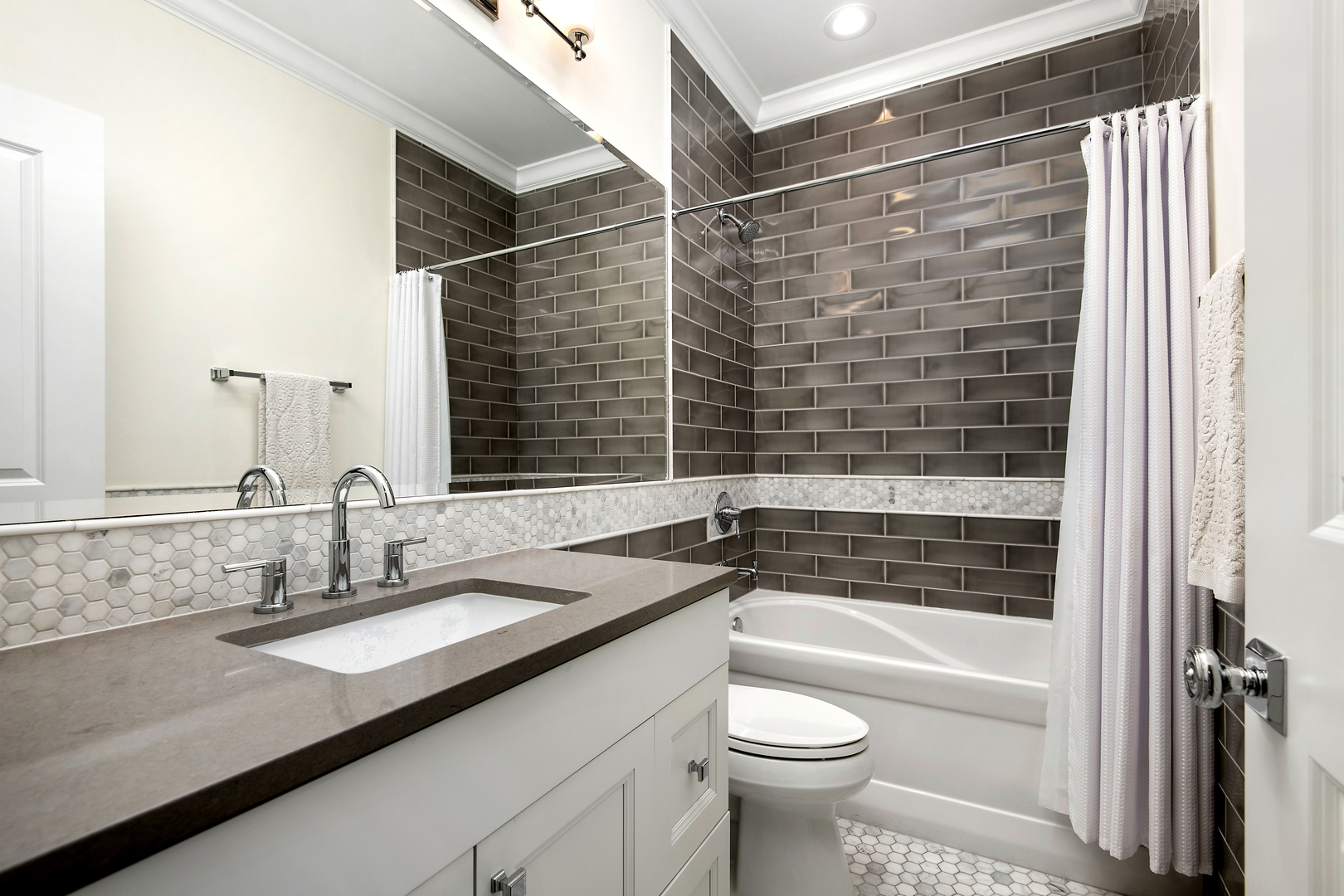2333 N Southport Avenue Unit: 1