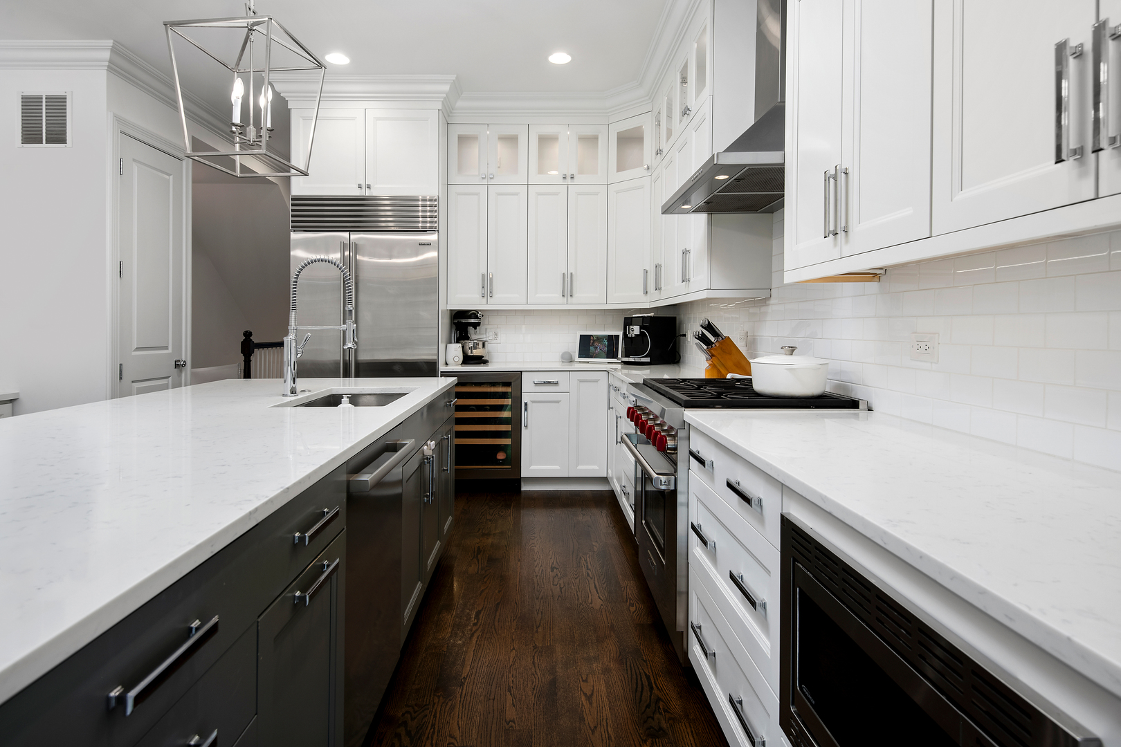 2333 N Southport Avenue Unit: 1