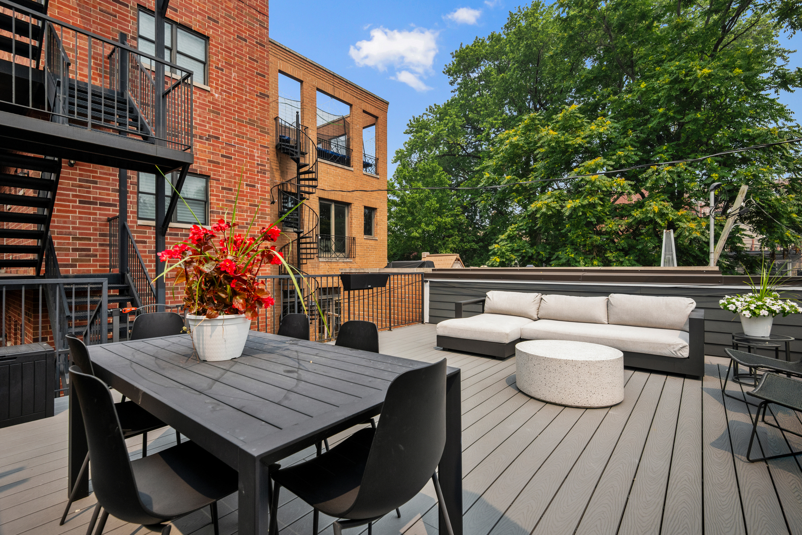 2333 N Southport Avenue Unit: 1