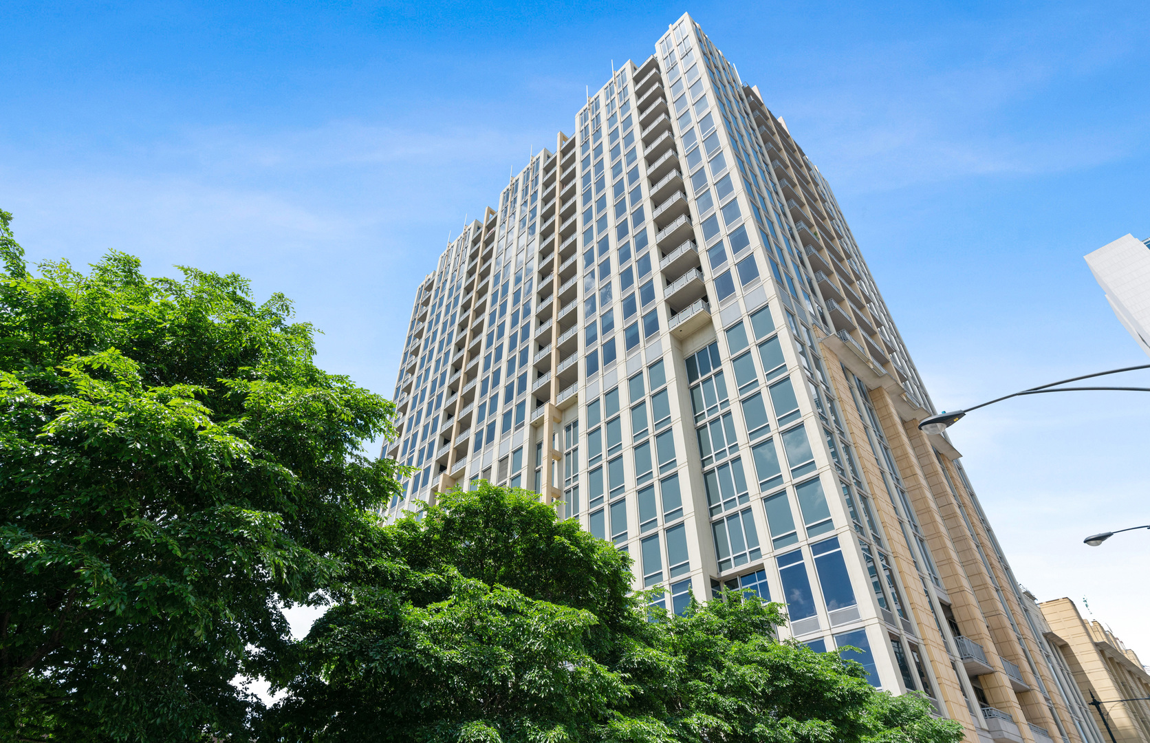 700 N Larrabee Street Unit: 801