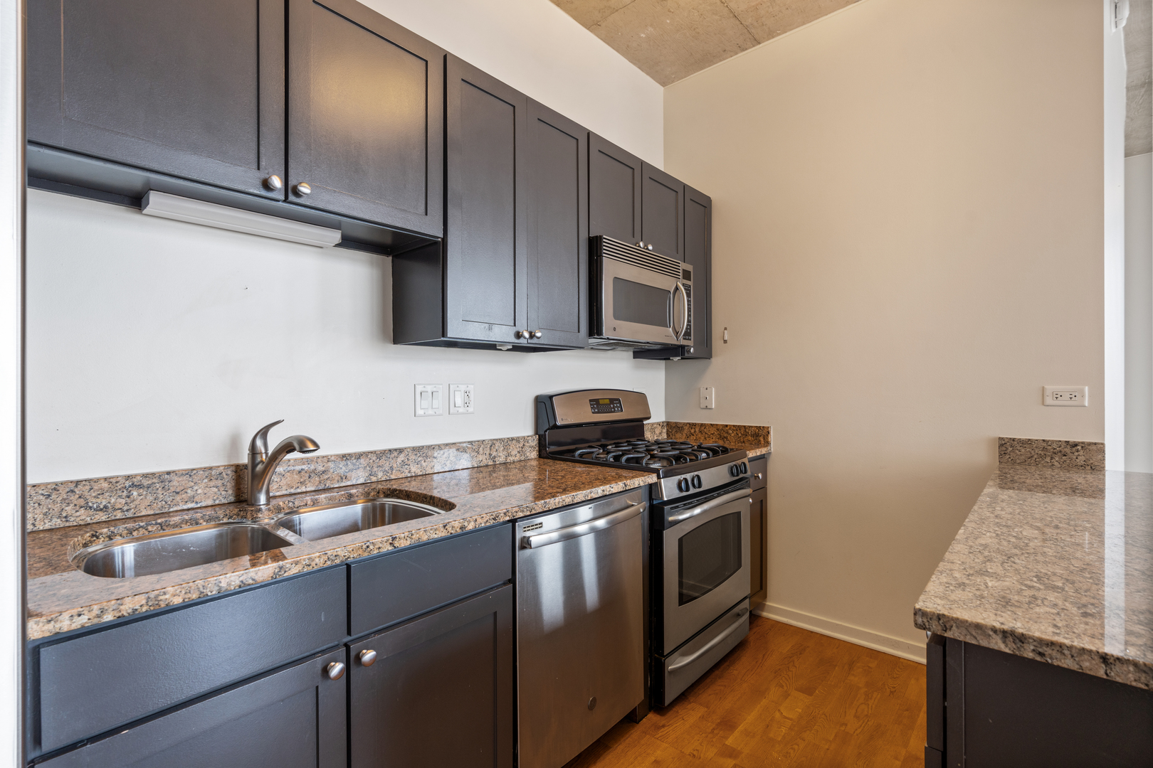 700 N Larrabee Street Unit: 801