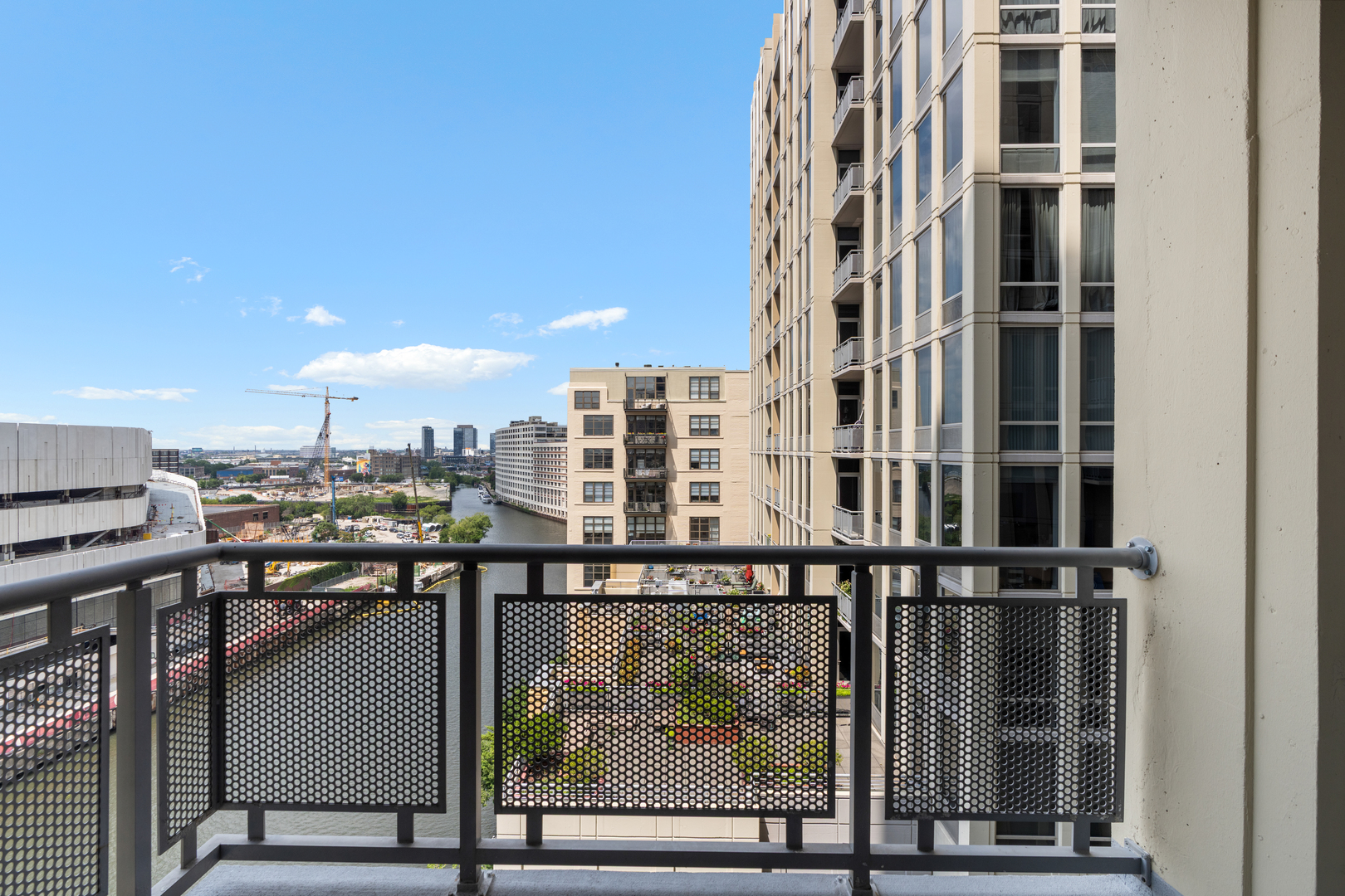 700 N Larrabee Street Unit: 801