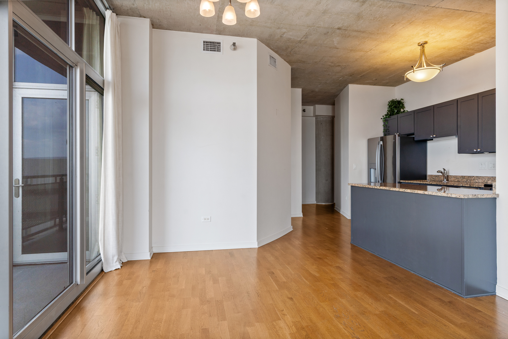 700 N Larrabee Street Unit: 801