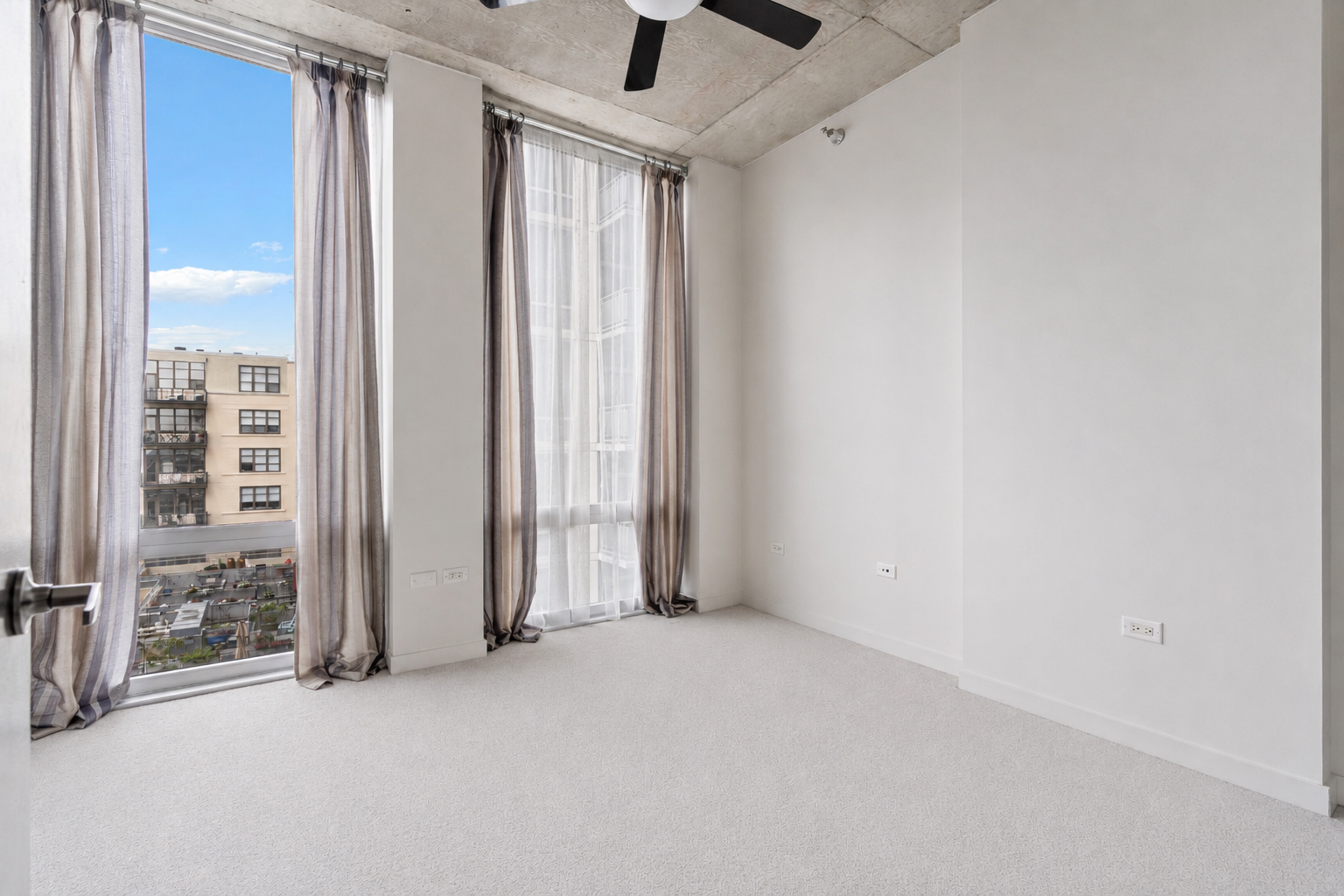700 N Larrabee Street Unit: 801