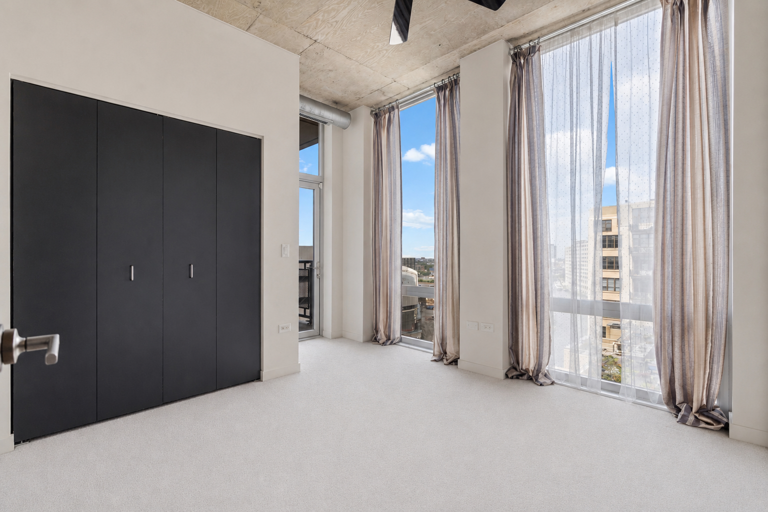 700 N Larrabee Street Unit: 801
