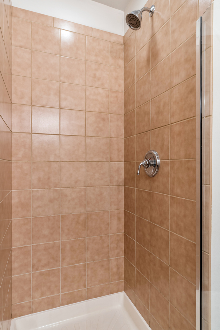 700 N Larrabee Street Unit: 801