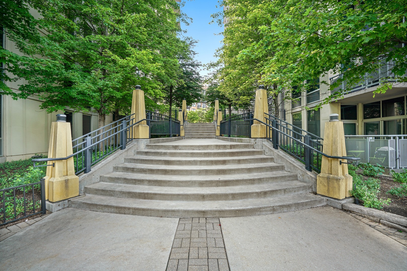 700 N Larrabee Street Unit: 801