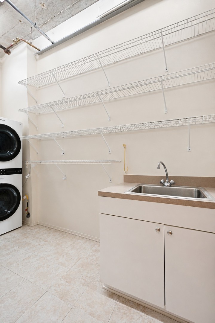 850 W Adams Street Unit: 4B