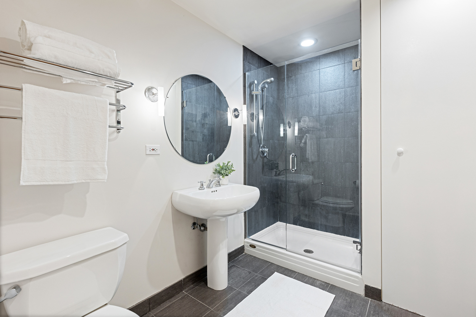850 W Adams Street Unit: 4B