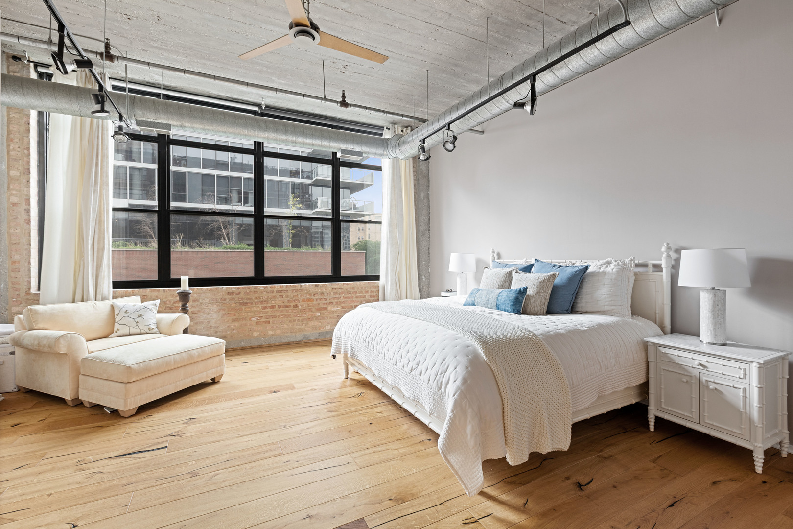850 W Adams Street Unit: 4B