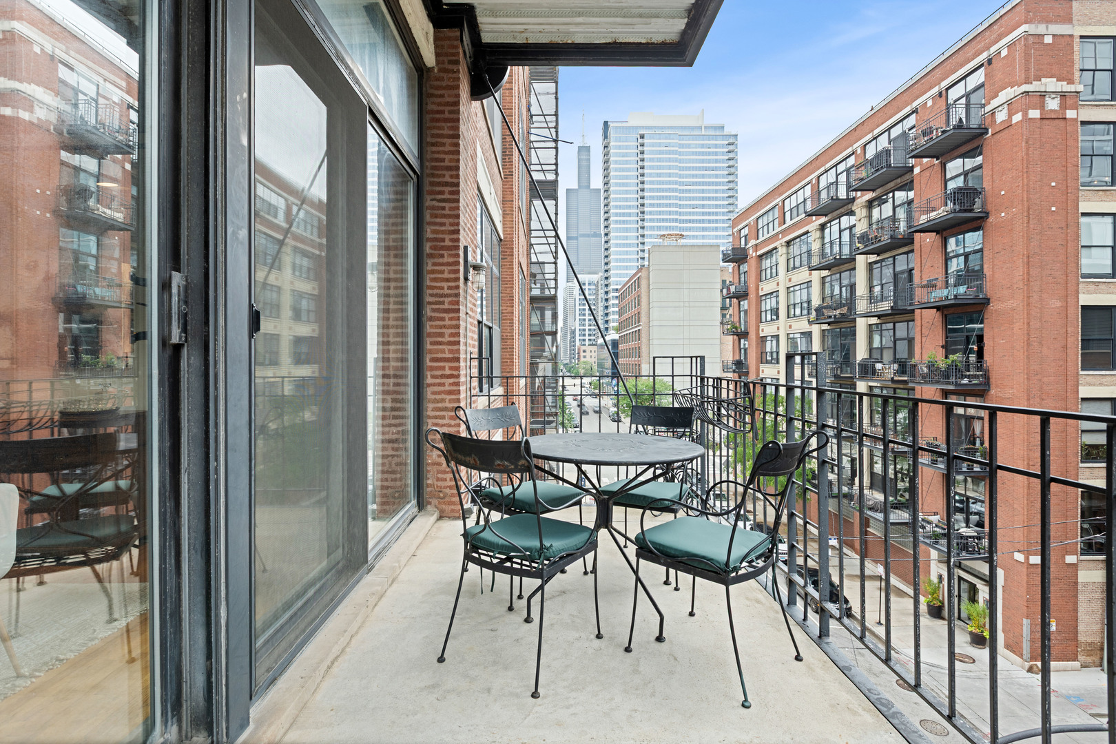 850 W Adams Street Unit: 4B