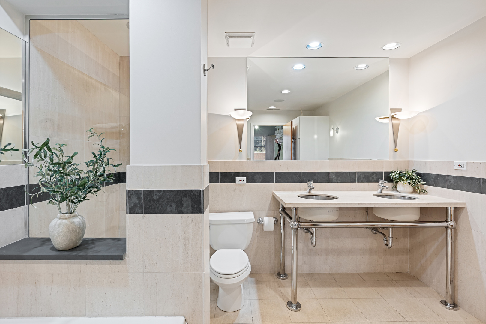 850 W Adams Street Unit: 4B