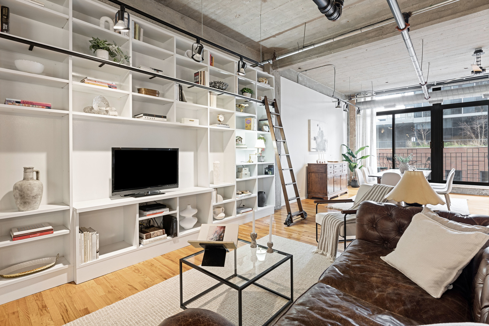 850 W Adams Street Unit: 4B