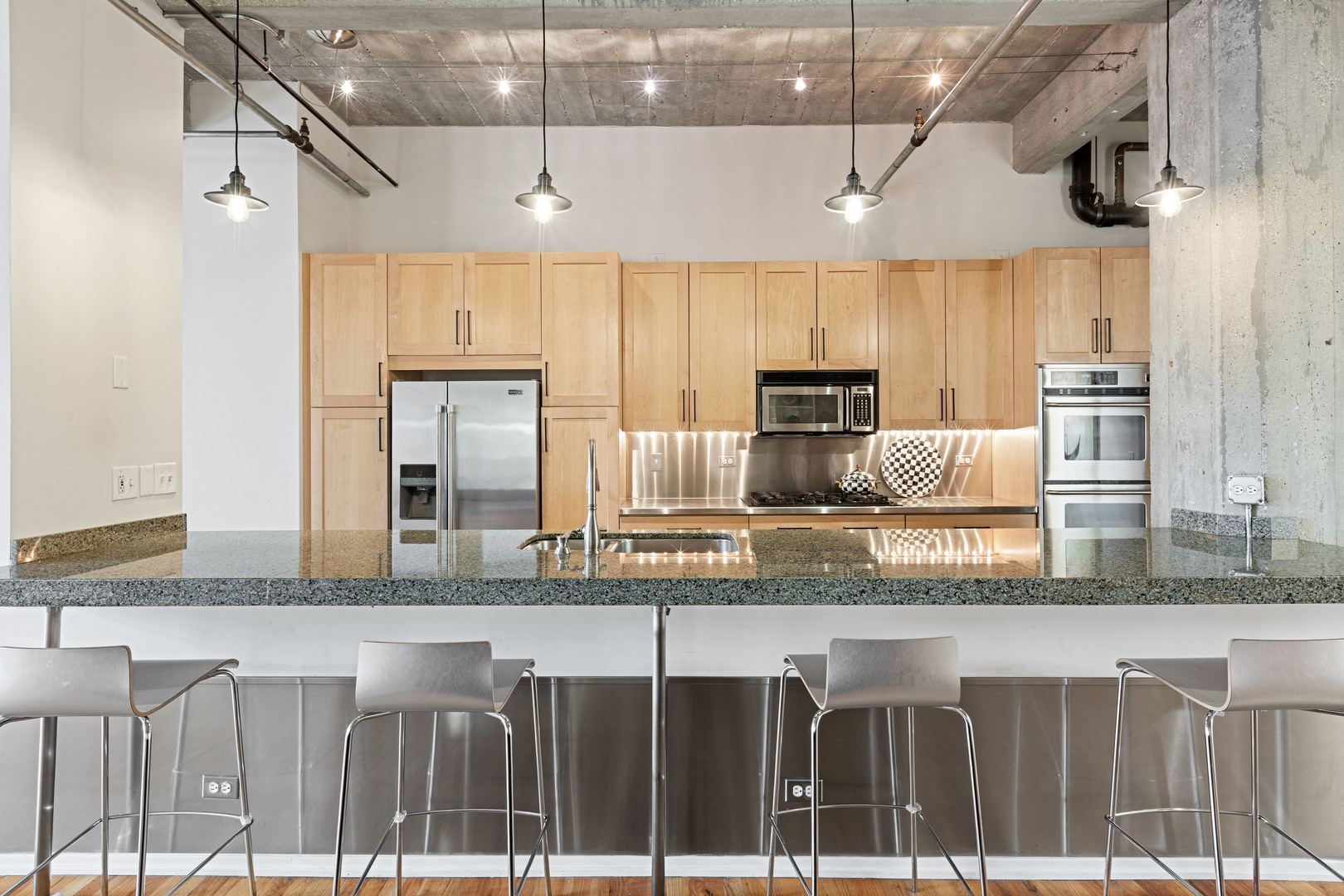 850 W Adams Street Unit: 4B