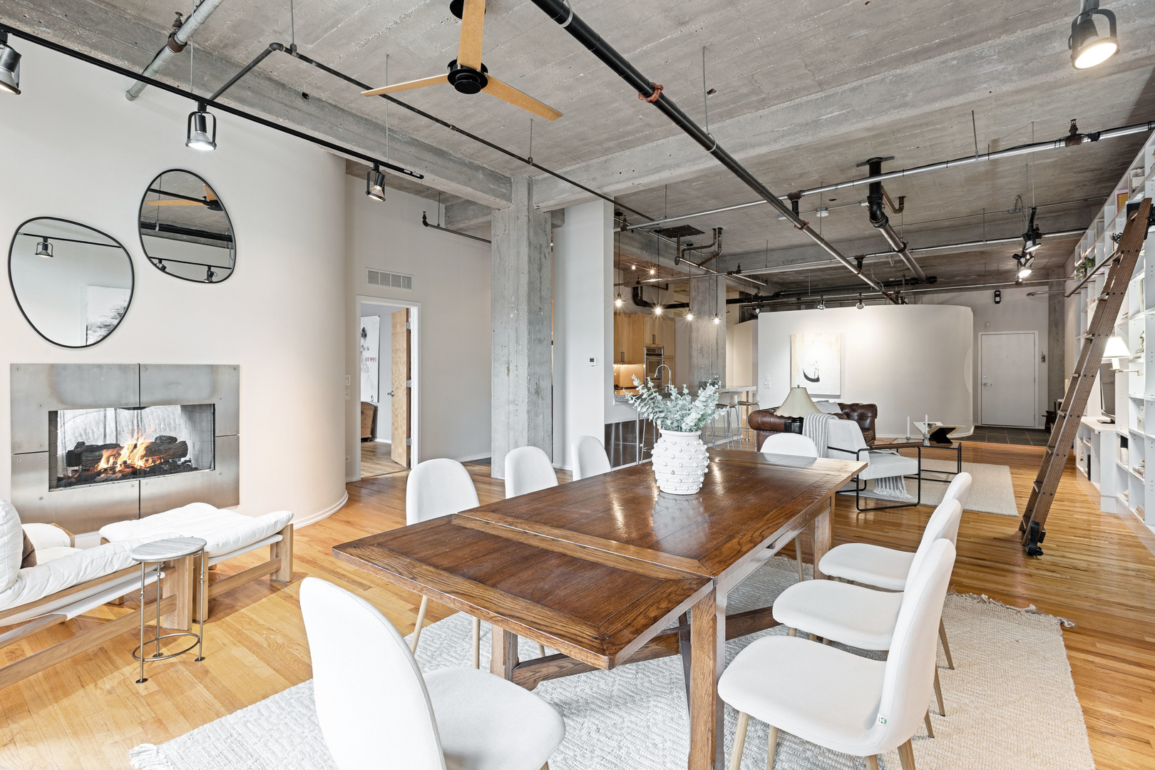 850 W Adams Street Unit: 4B