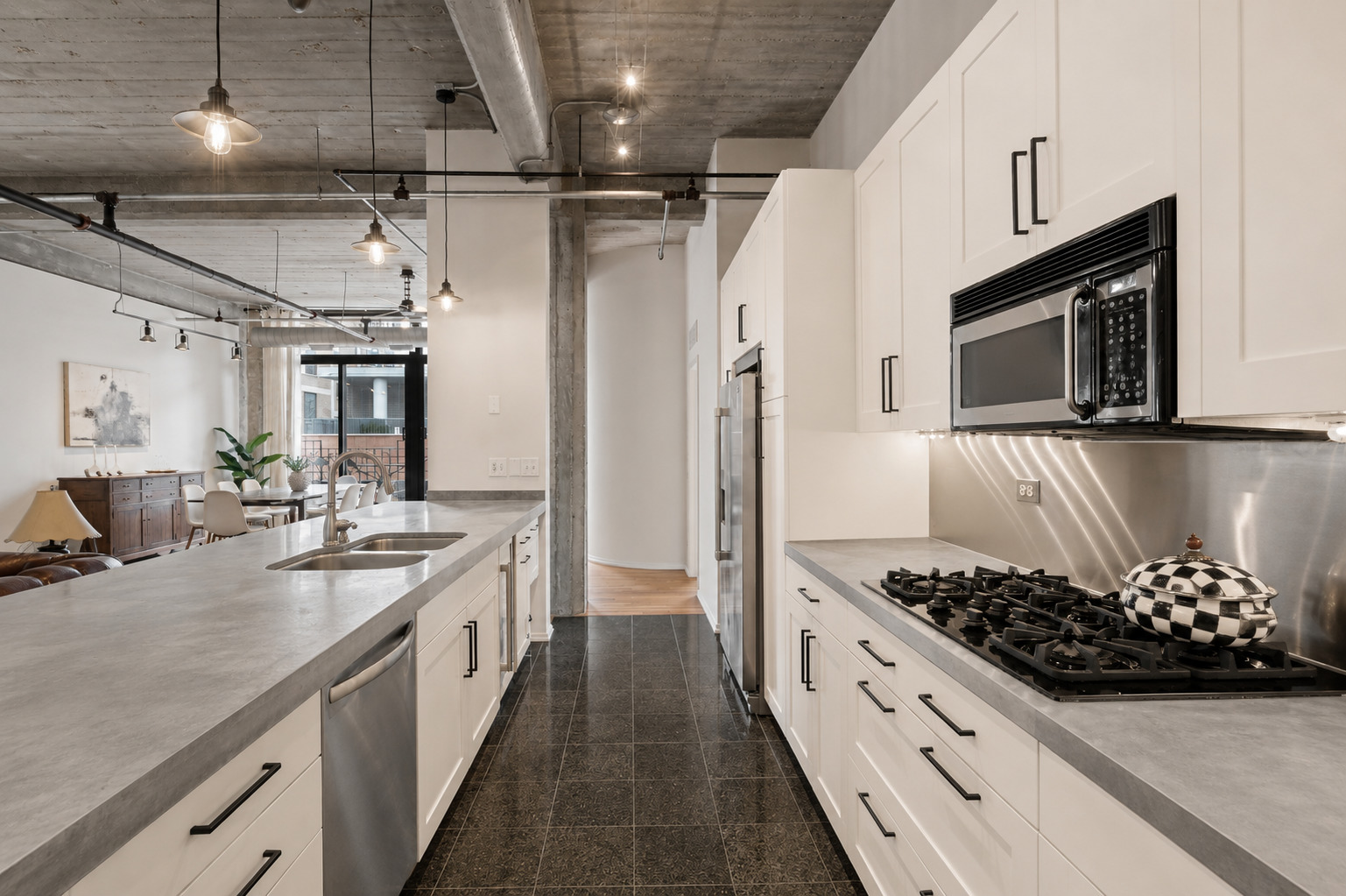 850 W Adams Street Unit: 4B