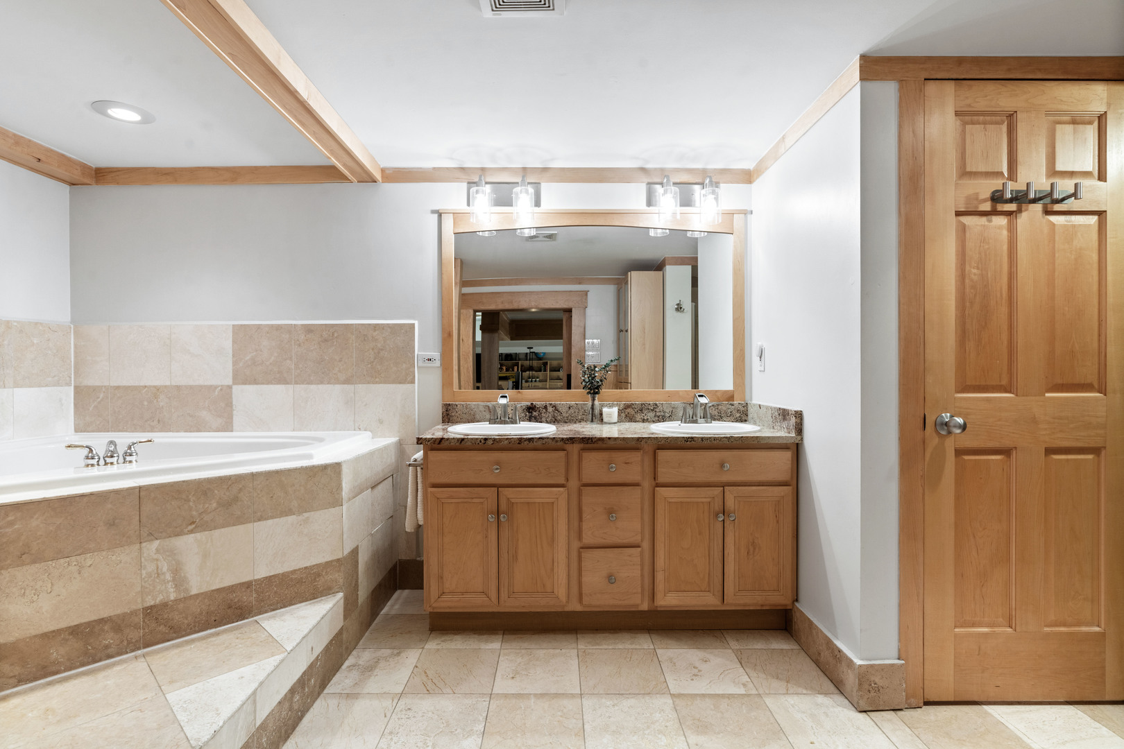 2350 N Kedzie Avenue Unit: H
