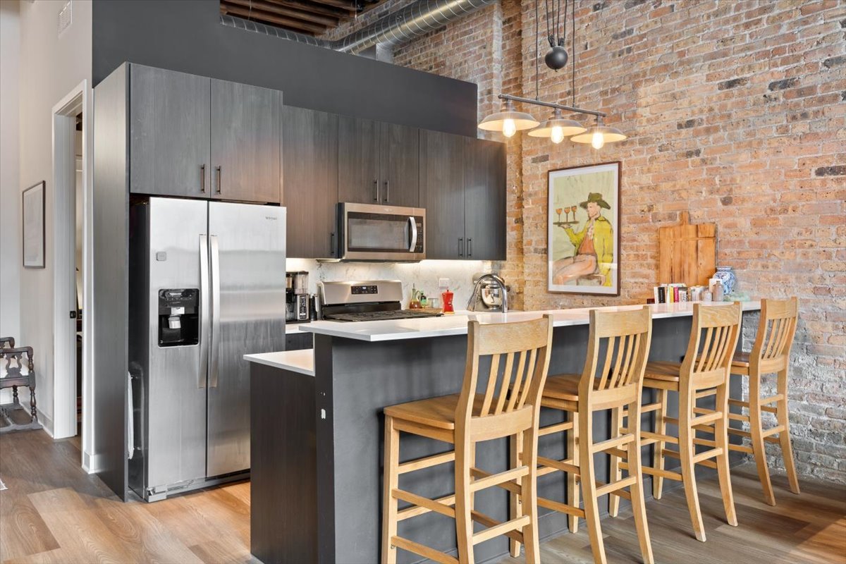 818 N Wolcott Avenue Unit: 208