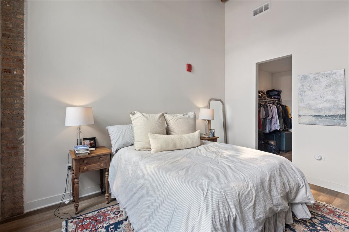 818 N Wolcott Avenue Unit: 208