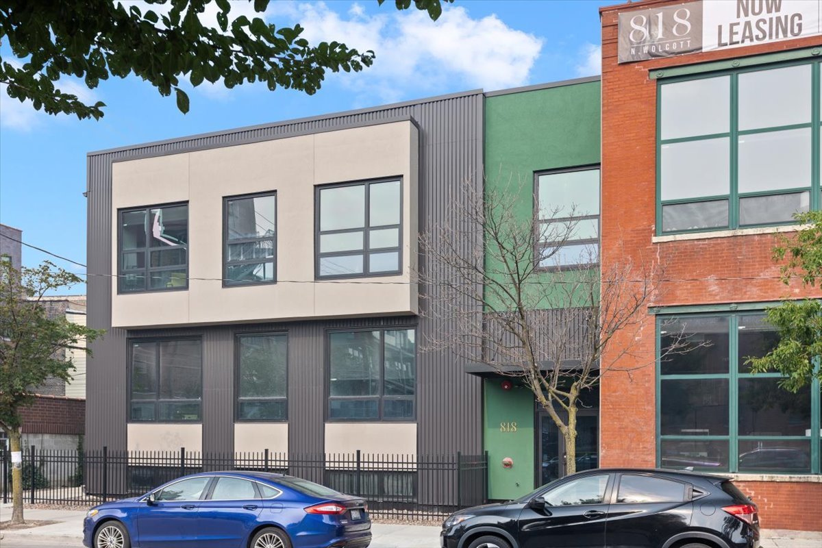 818 N Wolcott Avenue Unit: 208