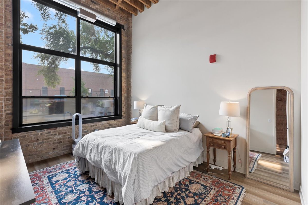 818 N Wolcott Avenue Unit: 208