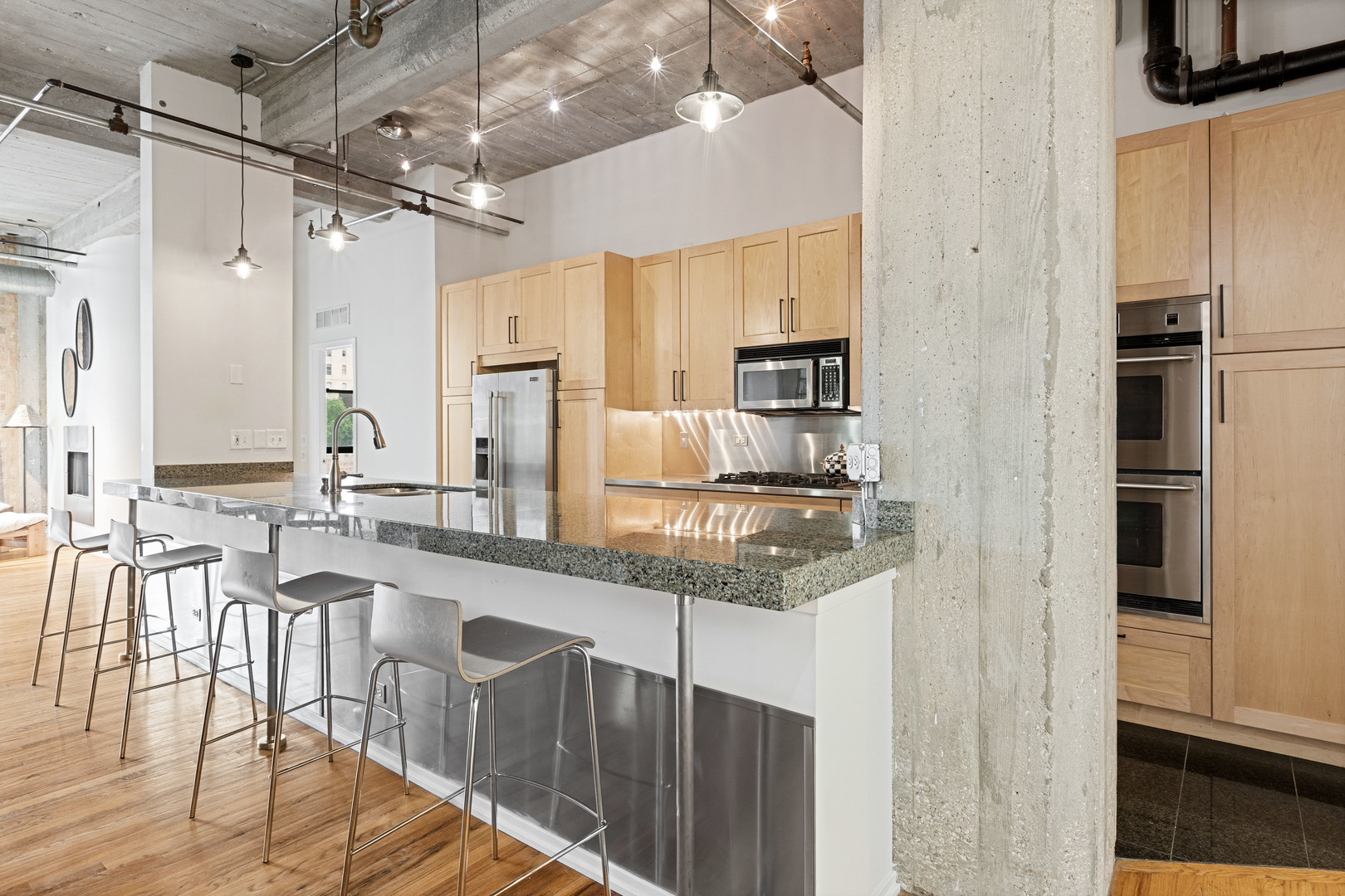 850 W Adams Street Unit: 4B