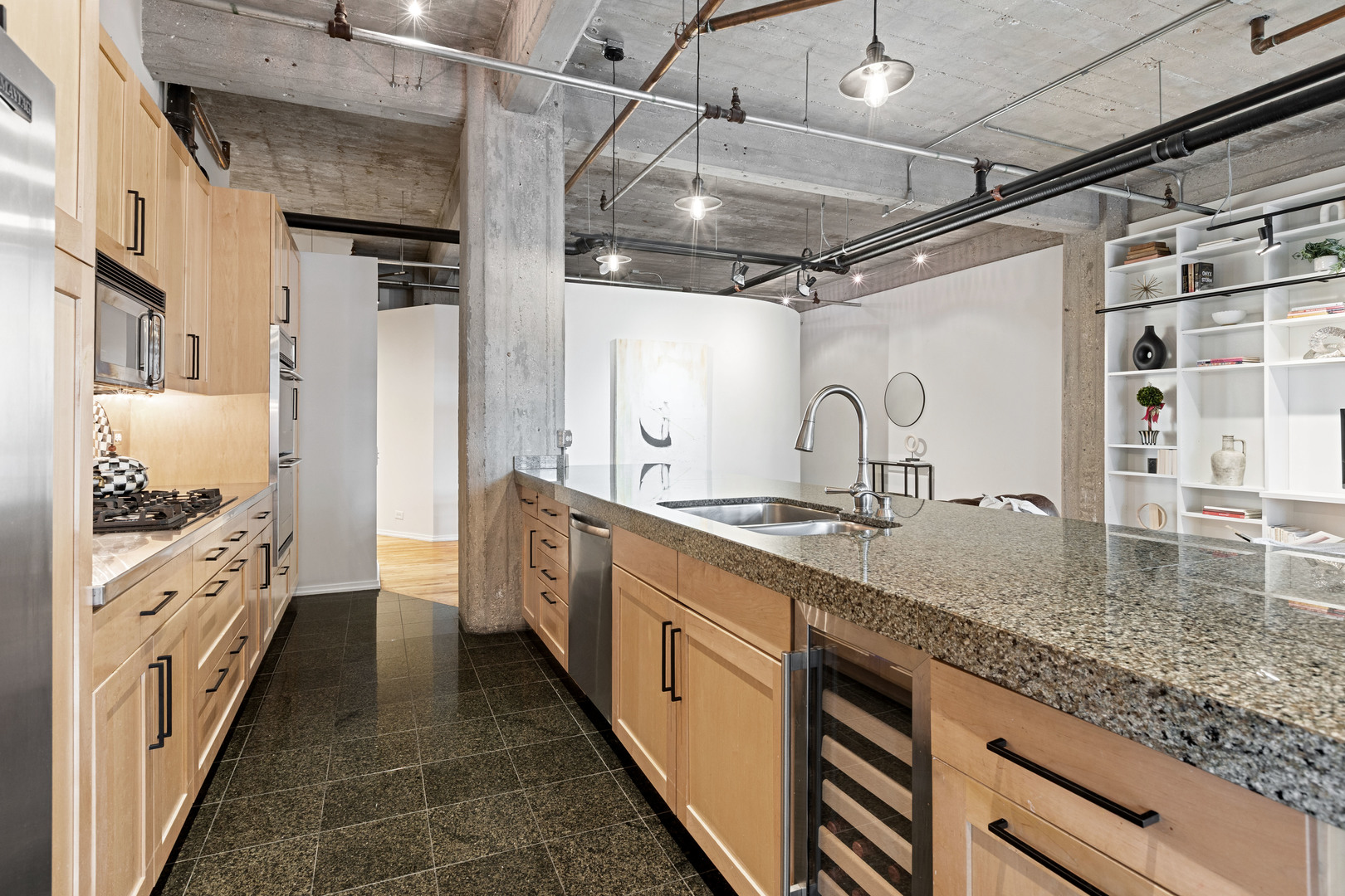 850 W Adams Street Unit: 4B
