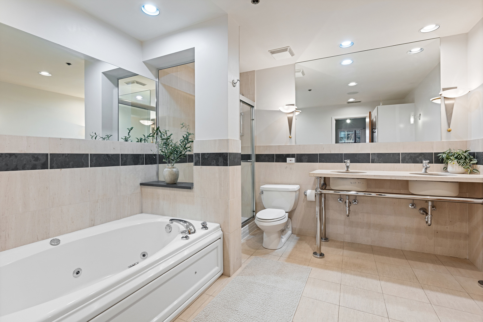 850 W Adams Street Unit: 4B